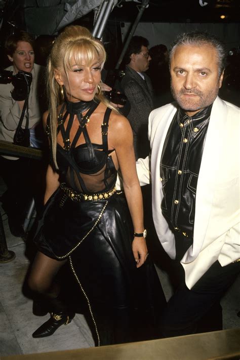 donatella versace 1992 abito gianni|donatella versace family.